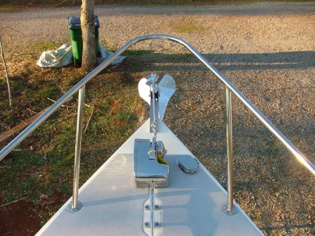 Lewmar Windlass Pro-Fish 700 Series with Free-Fall Option.  Delta 14 pound Anchor.
