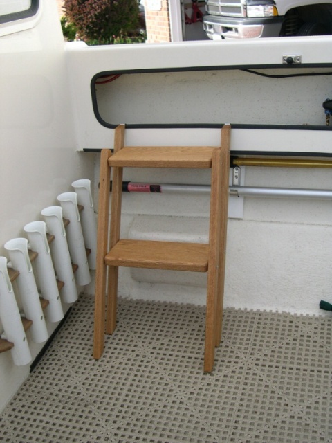 (CAVU) Steps hooked over the lower shelf edge ready for use on either side.
