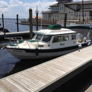 Muse at home at the Galley Stores Marina in downtown New Bern. We love floating docks!