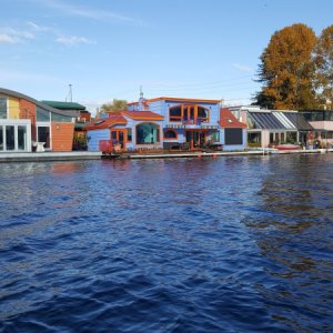 Media 'Colorful houseboats-2' in album 'New Suzuki DF90A'
