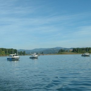 (B~C) boats on the Columbia