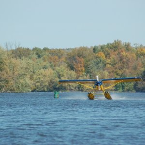 This guy is taking off from a narrow busy stretch of river. He is passing a boat on his left and coming towards me with two others behind. Tight!!!