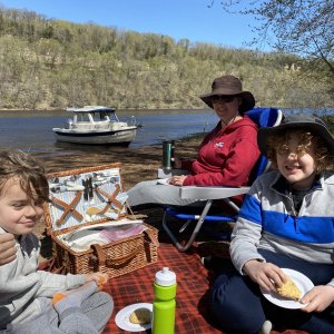Media 'springtime island picnic' in album 'springtime island picnic'