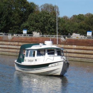 Sandpiper leaving Cheatam lock headed up river