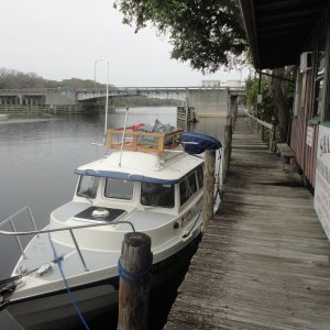 Valentine's Day lunch at Shady Oaks riverside bar & restauant.