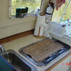 Pressure water at sink and 2 burner Origo stove