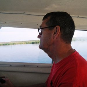 23MAY10-Cal the Deckhand has the helm