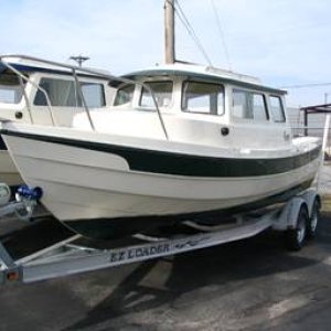 (Rabbits Hutch) The New 2006 22 Cruiser... Taken In March 2006.  Rigging Hasnt Started Yet