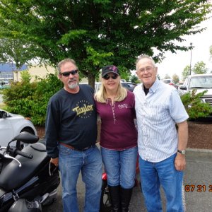 Jim & Joan (Wild Blue) & Joe,
Olive Garden, Burlington, 7-21-2014