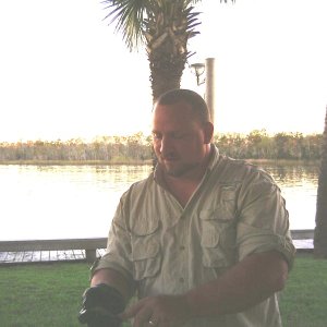 Media 'Lee shucking oysters' in album 'Apalachicola 07'