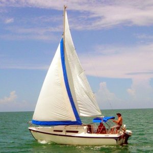 25 Macgregor Under Sail