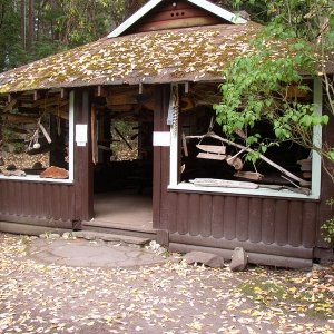 Building on Wallace Island filled with makeshift boat plaques