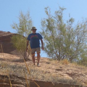 Pat on Trail to End of Oak Canyon 9-19-09.Sized