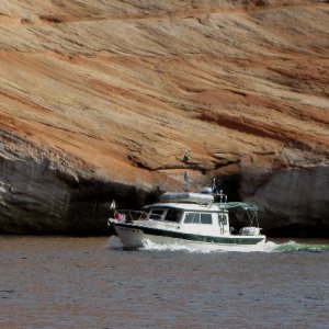Laurna Jo Running in Lake Powell Main Channel 9-16-09.Sized