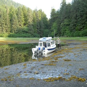 (Hunkydory) Gambier Bay, Admiralty Island-ready to change props