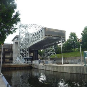P1020368 Now we are down tied up to the locks wall. This engineering made me feel real stupid