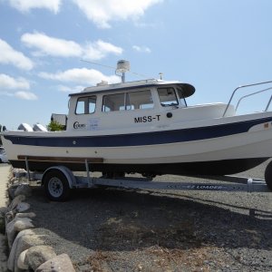Back in town Thursday afternoon, a nice 22 Cruiser for sale.