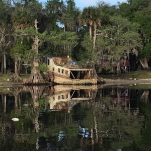 Derelic boat along the southern St. John\'s River
