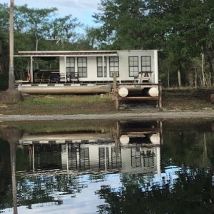 Pontoon House along the souther St. John\'s River
