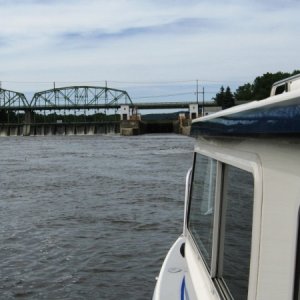westward approaching lock 9