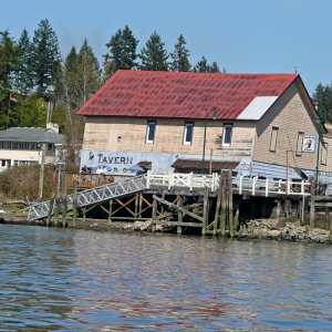 The famous Cathlamet Tavern