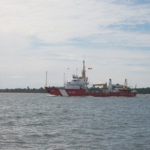 Canuck boat swinging threw the Apostles on 5-18-11.