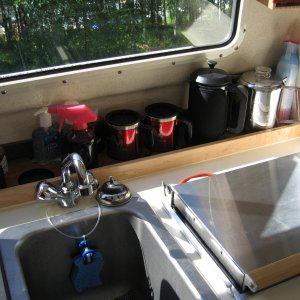 Behind the sink/Wallas storage.