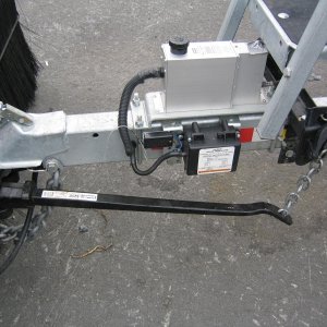 Media 'Draw Tite Weight-distributing hitch' in album 'Raised helm seat 4 inches, added drawer'