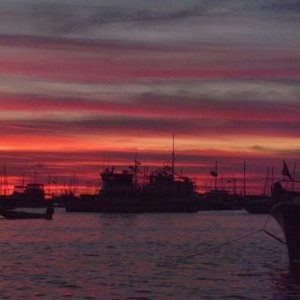 These three pictures are one of the prettiest sunsets I have seen lately. Sunsets seemed to be prettier whhen you are hanging on the hook