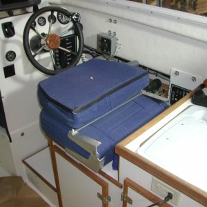 Media 'snap in the center of the back holds it in the normal position' in album 'Simple lay-flat helm seat mod'