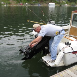 Adjusting trim fin in the water