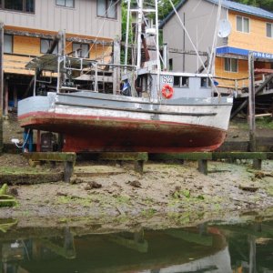 fishing boat on the gid