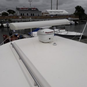 Raymarine 4k Open array radar. The max range is 72nm.