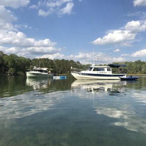 C Traveler and Mystery Girl anchored in Salt Springs