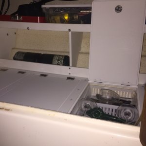 Media 'Galley storage' in album 'Bat.charger'