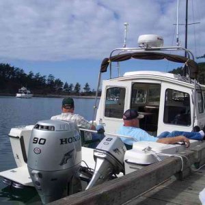 20050917d Bob & Paul having lunch & break on Sucia Island