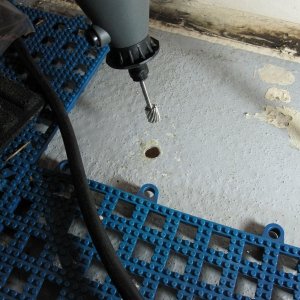 Media 'Somebody somewhere suggested this as an alternative to a bent nail or allen wrench. Very quick and smooth. Simply let the shaft ride against the laminate and proceed around the hole. A perfectly undercut cavity!' in album 'IMG 0104'