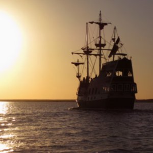 Media 'Sunset 01/07/09  Pirates!' in album 'Smoooooooooooth!'