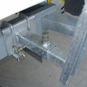 Note removable pin to quickly disconnect guide for waxing.  Also installed top bolt to prevent guide from bouncing.