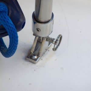 Rear legs mounted in motor well