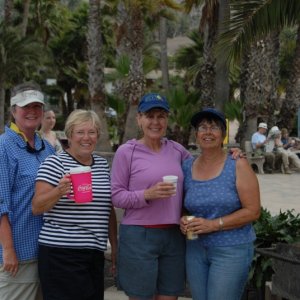 DSC 0128
Pat (Fishtales), Dixie (Discovery), Kathy (Pounder) and Sue (Sea3PO)