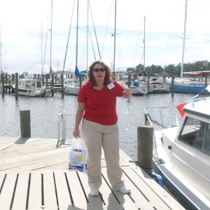 Carrie meets and greets everyone and presents each C-Dory party with their "boat bag".  Nifty!  Thanks, Carrie...and thanks to the suppliers!