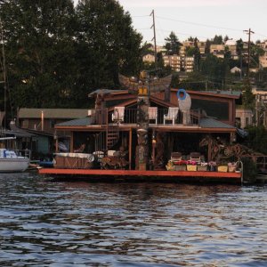 House Boat w/Totem pole