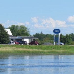 Casey's an excellent breakfast spot and also sells terrific pies. They have a dock out on the river