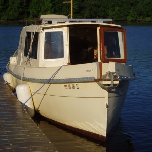 (Minnie Swann)Powered sailboat hulled cruiser by "Nimble"
