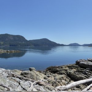 Exploring the Octopus Islands via dinghy