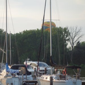 Balloon landing at the marina