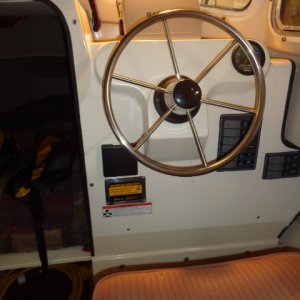 Interior towards the bow
(also new steering wheel)
