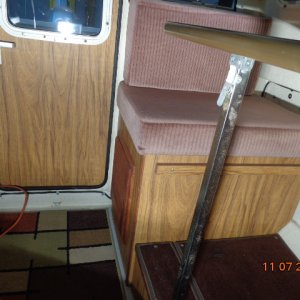 Settee aft
More storage under seat