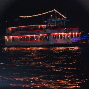 Media 'Paddlewheel dinner boat' in album 'DSC 0001 0138'